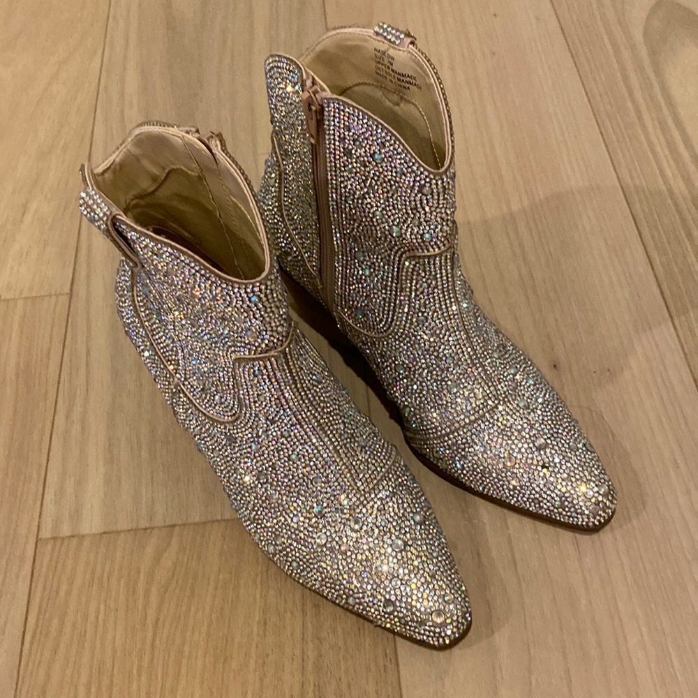 Like new Matisse crystal cowboy boots size 7.5